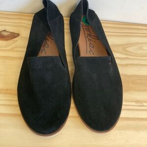 ZODIAC| Women’s Kit Slip-On Suede Leather Loafer in Black Size 8